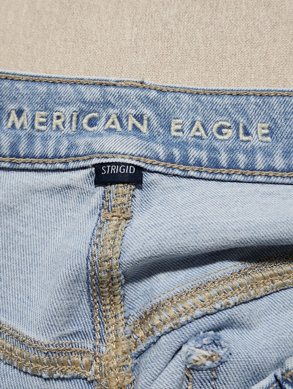 American Eagle Light Wash High-Rise Strigid Mom Jeans - Light Blue Size 8 - Picture 6 of 7